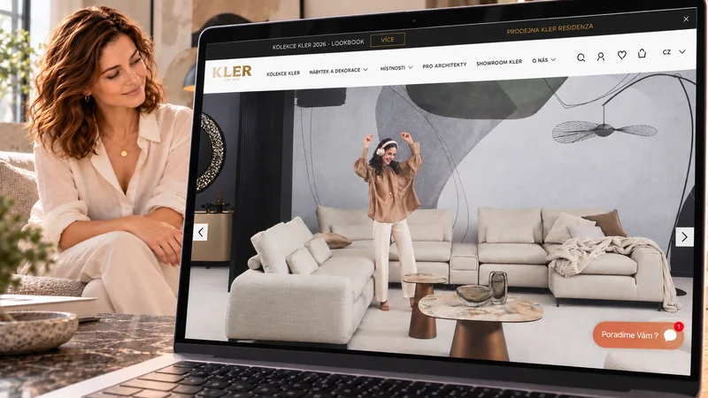 Web KLER s prezentací nábytku zobrazený na MacBooku
